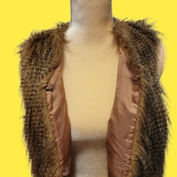 NEW York Yoki Lrg Outerwear Coll. Faux Fur Vest Runway T18 - Picture 5 of 8